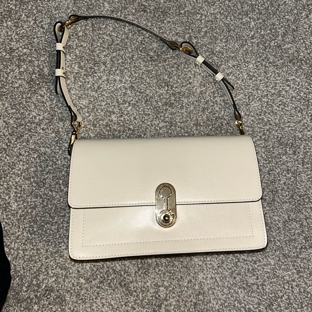 Elegant Cream Leather Shoulder Bag